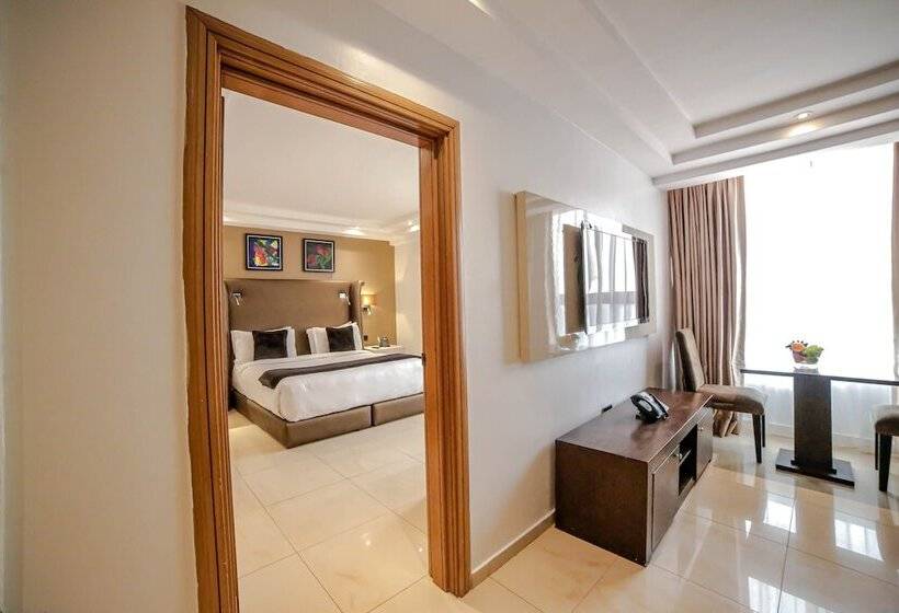 سوییت اجرایی, Victoria Crown Plaza
