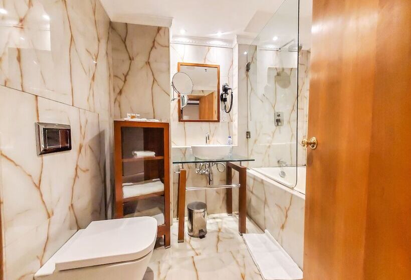 استودیوی استاندارد, Victoria Crown Plaza