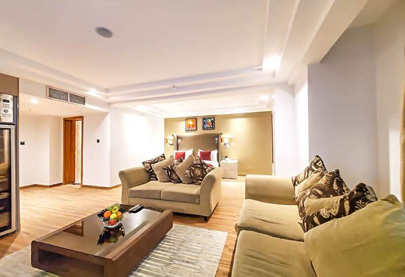 استودیوی استاندارد, Victoria Crown Plaza