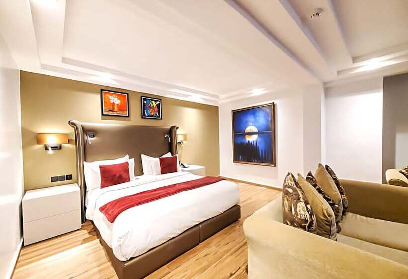 استودیوی استاندارد, Victoria Crown Plaza