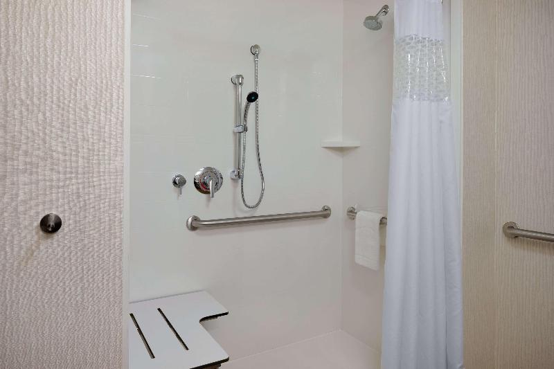سوییت اجرایی, Victoria Crown Plaza