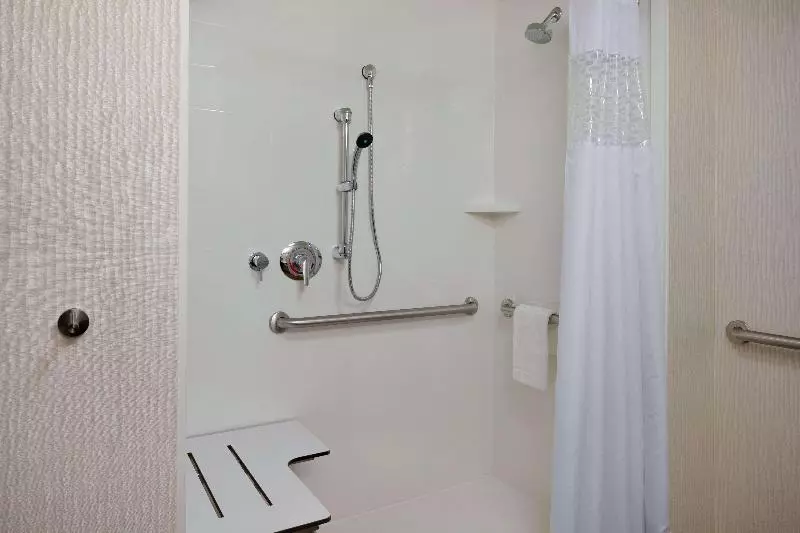 سوییت اجرایی, Victoria Crown Plaza