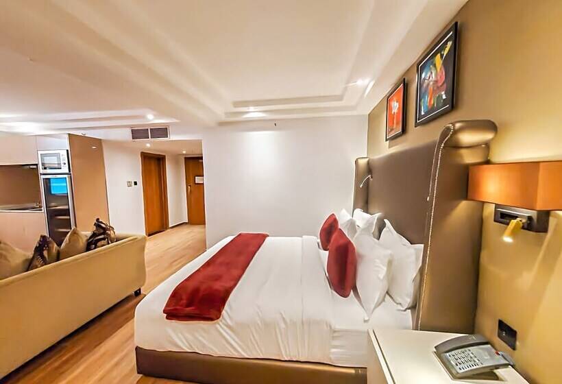 استودیوی استاندارد, Victoria Crown Plaza