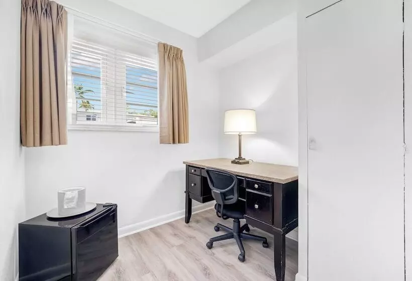２ダブルベッドのスタンダードルーム, Travelodge By Wyndham Miami Biscayne Bay