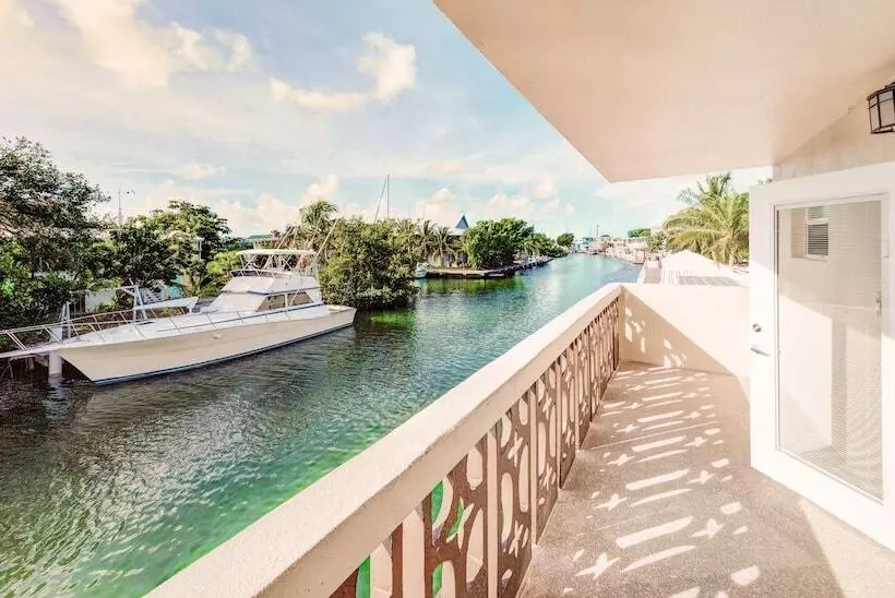 キングサイズベッドのスタンダードルーム, Creekside Inn Islamorada