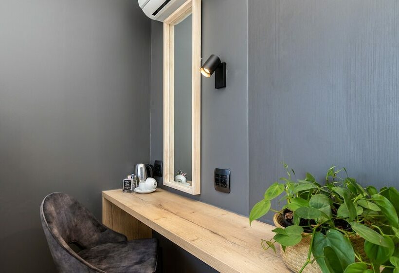 غرفة أساسية, Kloof Street