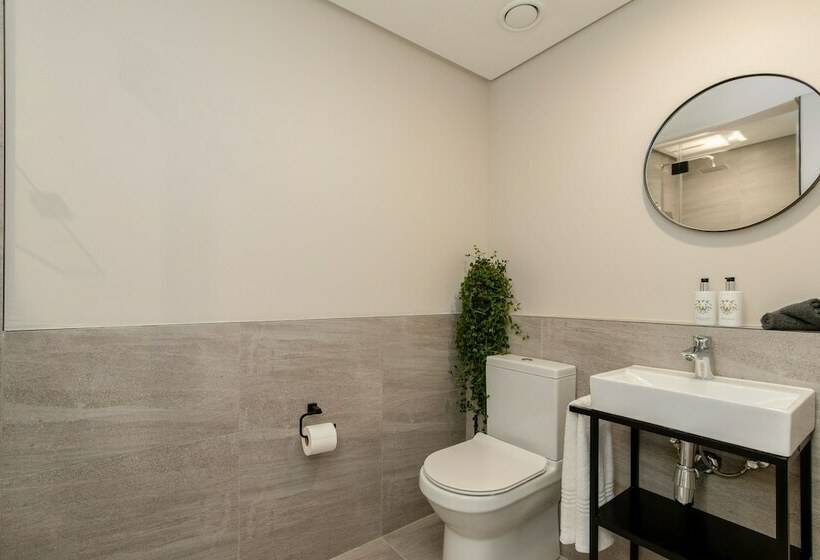 غرفة أساسية, Kloof Street