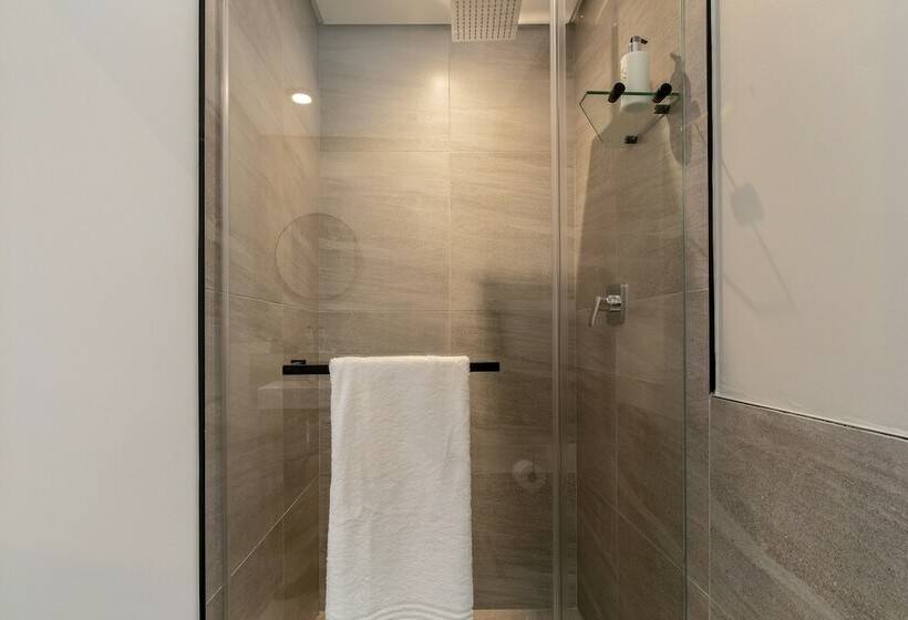 غرفة أساسية, Kloof Street