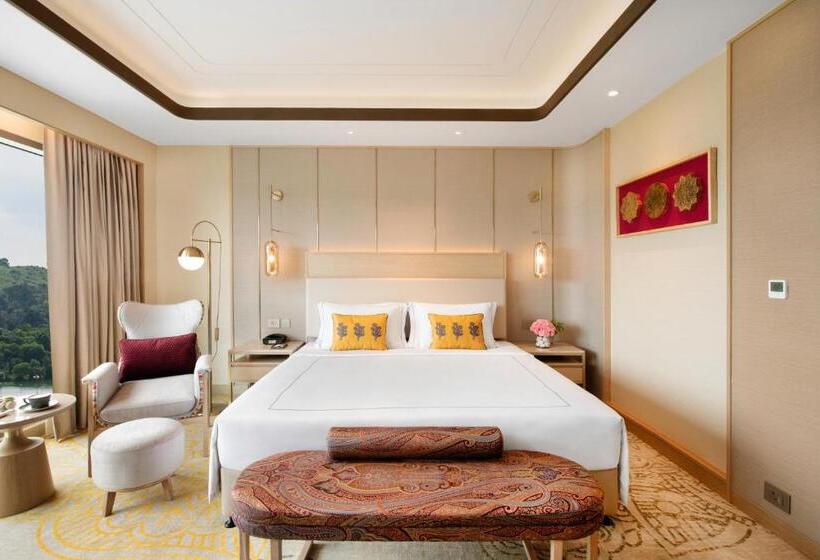带大床的豪华间, Taj Lakefront Bhopal