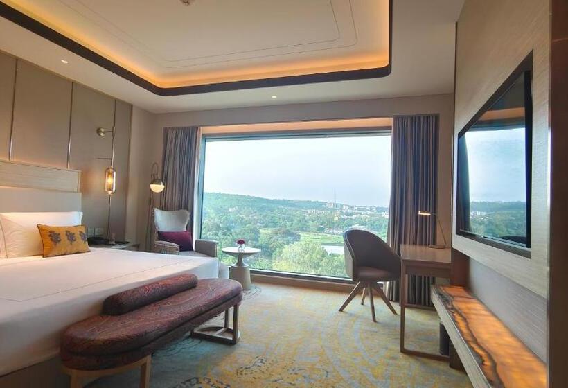 带大床的豪华间, Taj Lakefront Bhopal
