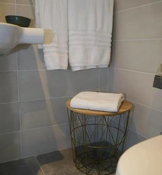 اتاق استاندارد یک نفره, Guest House Capital Inn