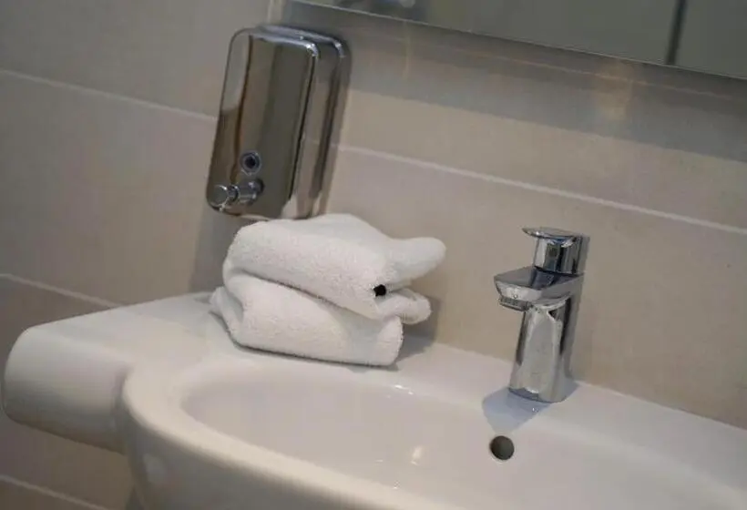 اتاق استاندارد یک نفره, Guest House Capital Inn
