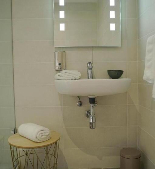 اتاق استاندارد یک نفره, Guest House Capital Inn