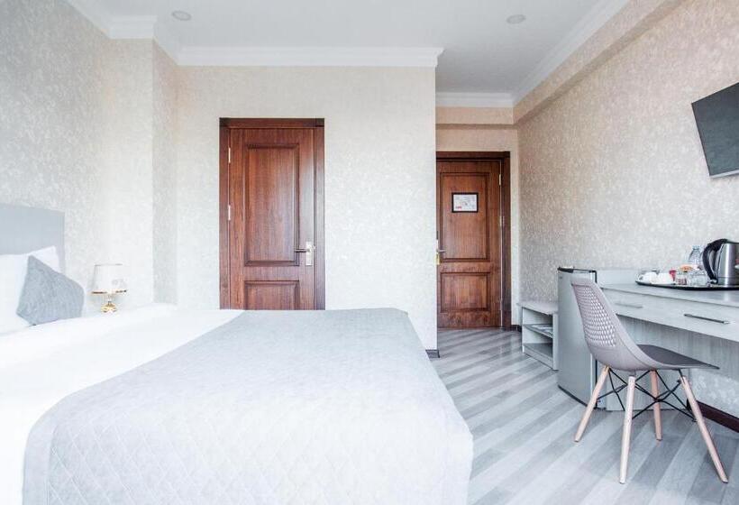 اتاق لوکس با بالکن, Manifa