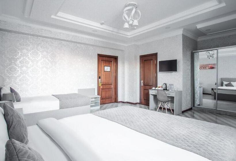 اتاق خانوادگی, Manifa