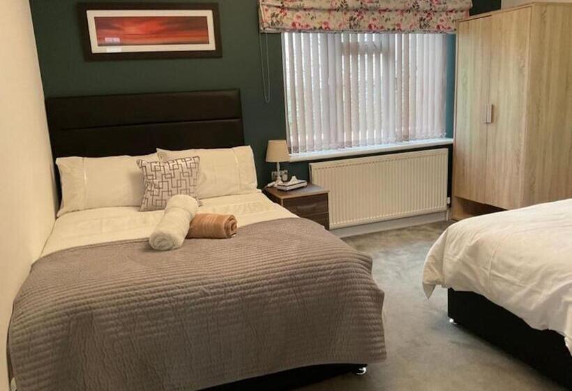 חדר סטנדרט לשלושה, Room In Guest Room   Family Room With Private Bathroom