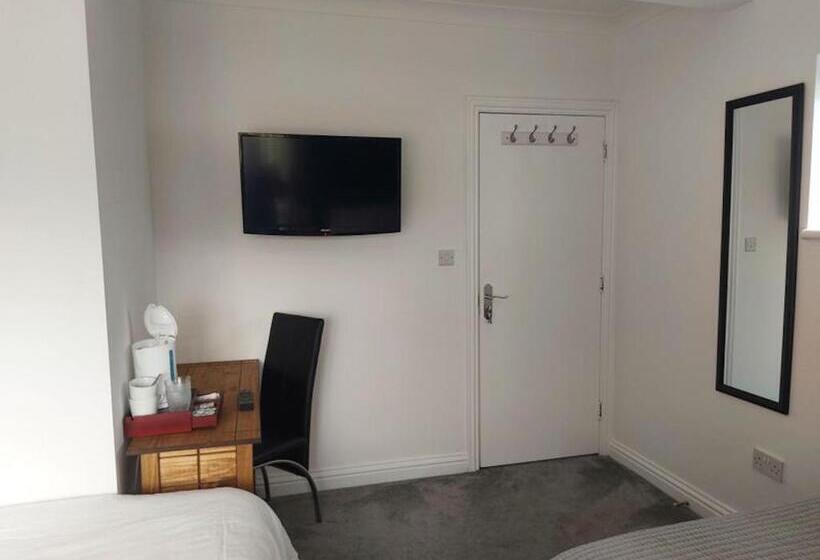 חדר סטנדרט לשלושה, Room In Guest Room   Family Room With Private Bathroom