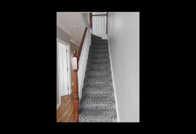 Номер Стандарт Трехместный, Room In Guest Room   Family Room With Private Bathroom
