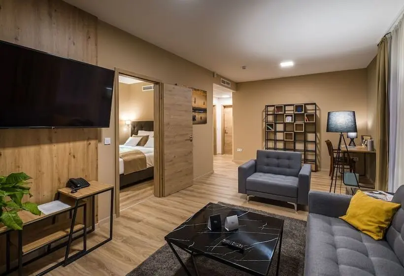 Superior-sviitti, Kistucsok Food & Room