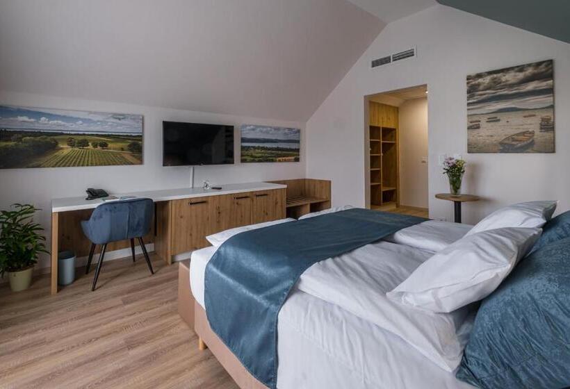 חדר סטנדרט, Kistucsok Food & Room