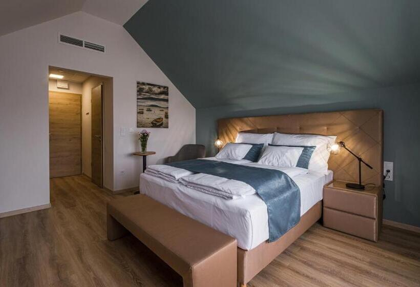 חדר סטנדרט, Kistucsok Food & Room