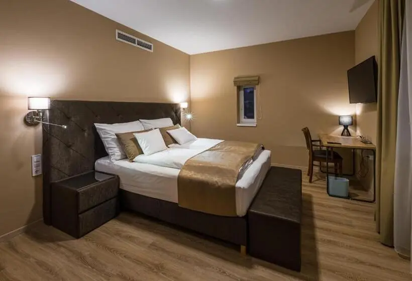 Superior-sviitti, Kistucsok Food & Room
