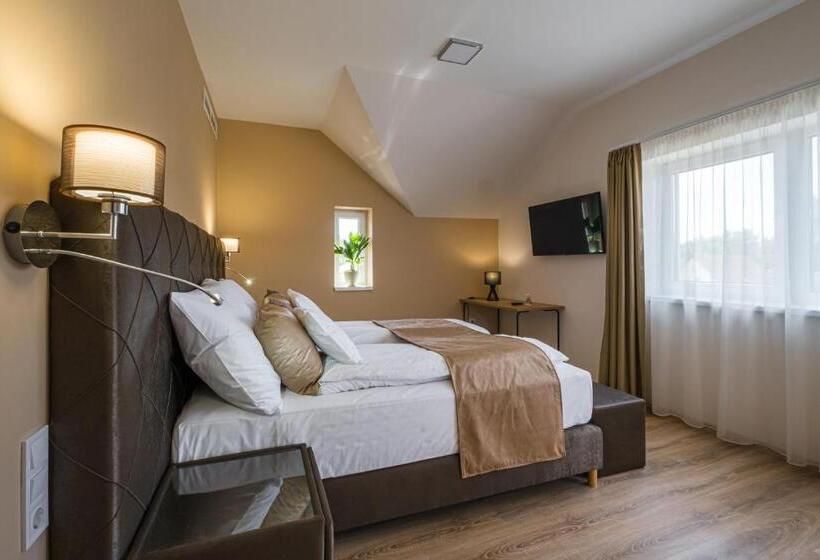 סוויטת סופריור, Kistucsok Food & Room