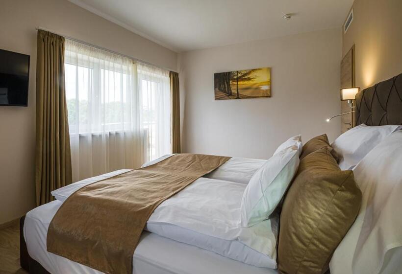 סוויטה דלוקס, Kistucsok Food & Room