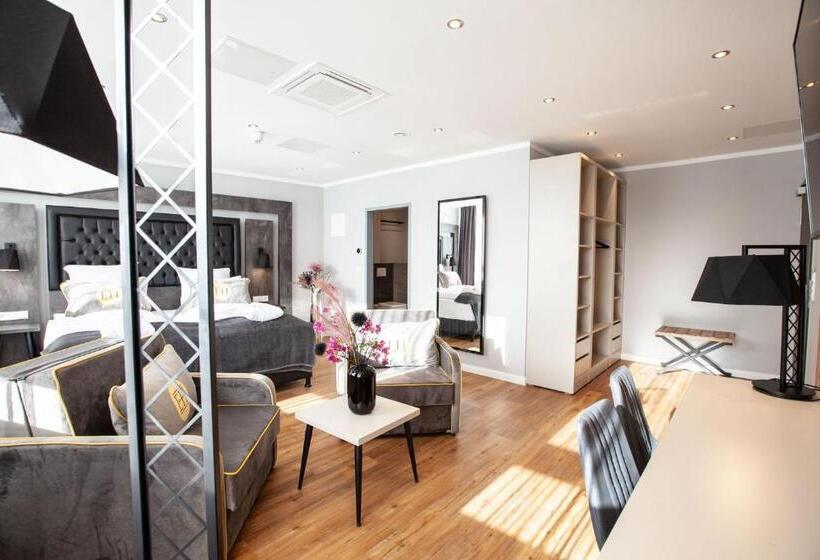 اتاق لوکس, Elens