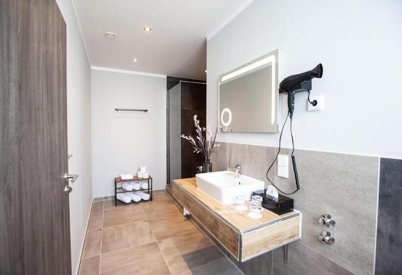 اتاق راحتی سه تخته, Elens