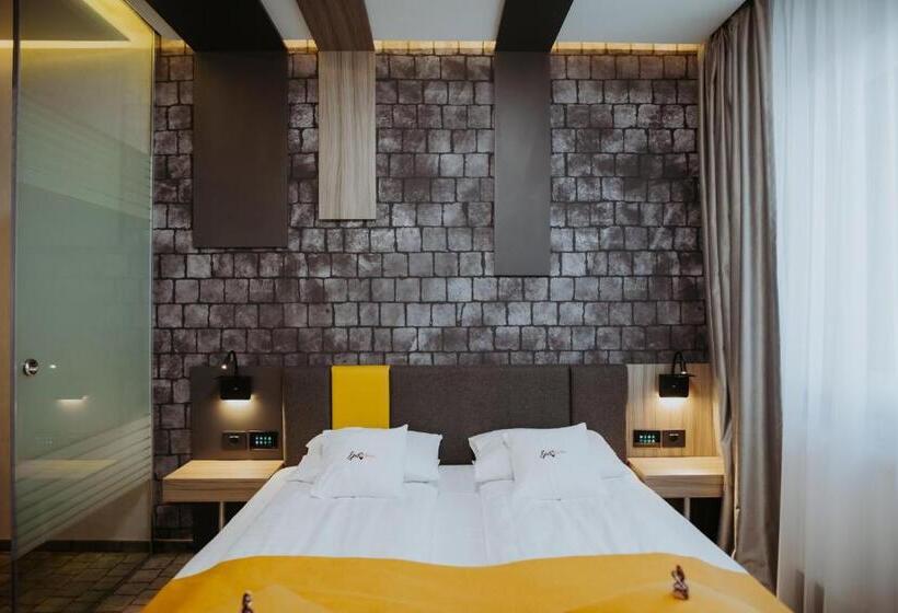 스탠다드 스튜디오, Epic Centrum