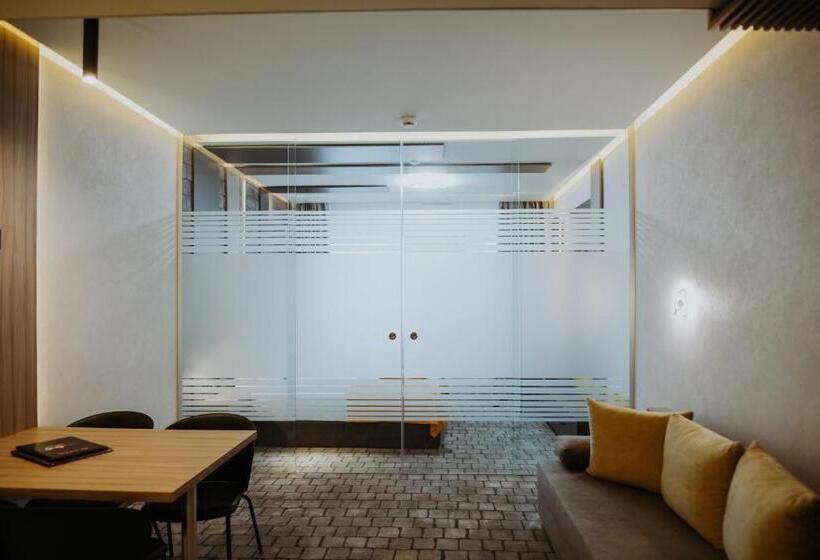 스탠다드 스튜디오, Epic Centrum