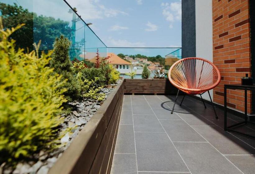 스탠다드 발코니 스튜디오, Epic Centrum