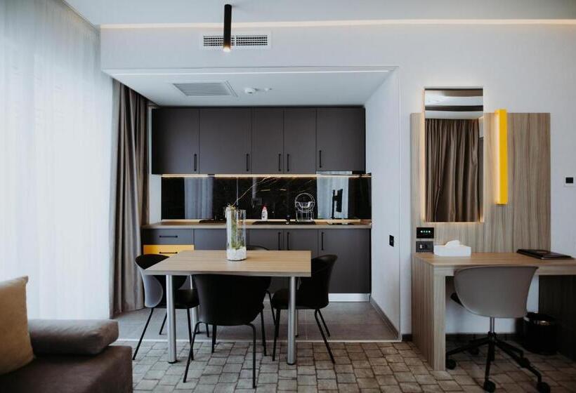 스탠다드 발코니 스튜디오, Epic Centrum