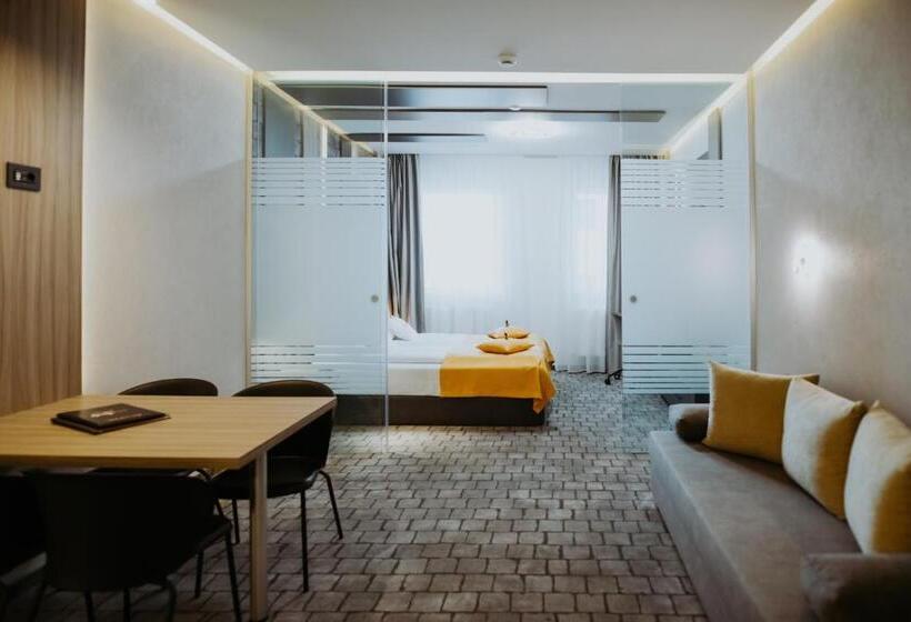 스탠다드 스튜디오 킹침대, Epic Centrum