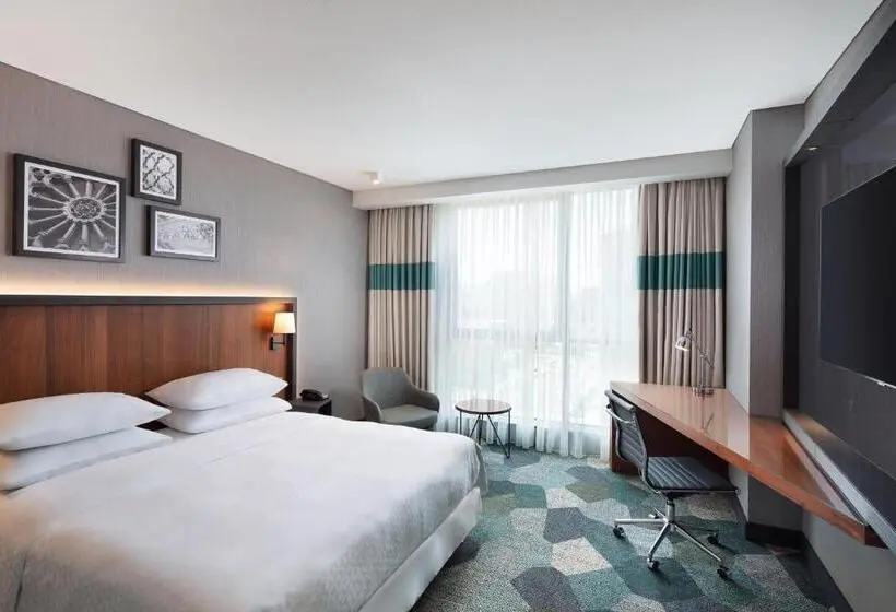 Deluxe Room King Bed & City View