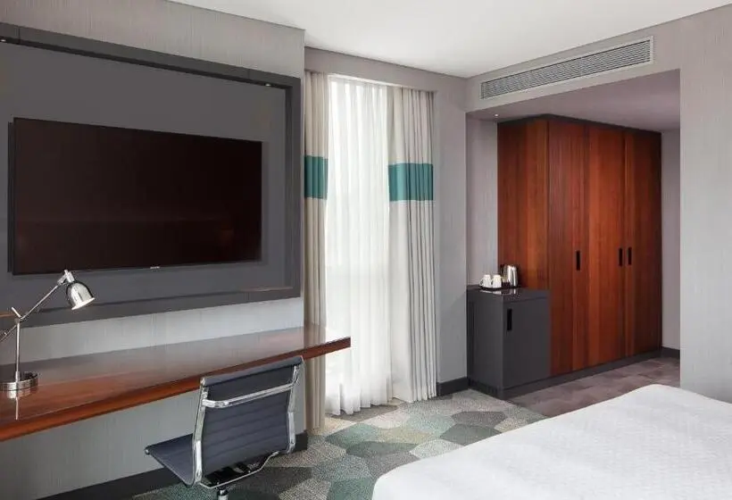 キングサイズベッドのデラックスルーム, Four Points By Sheraton Istanbul Kagithane