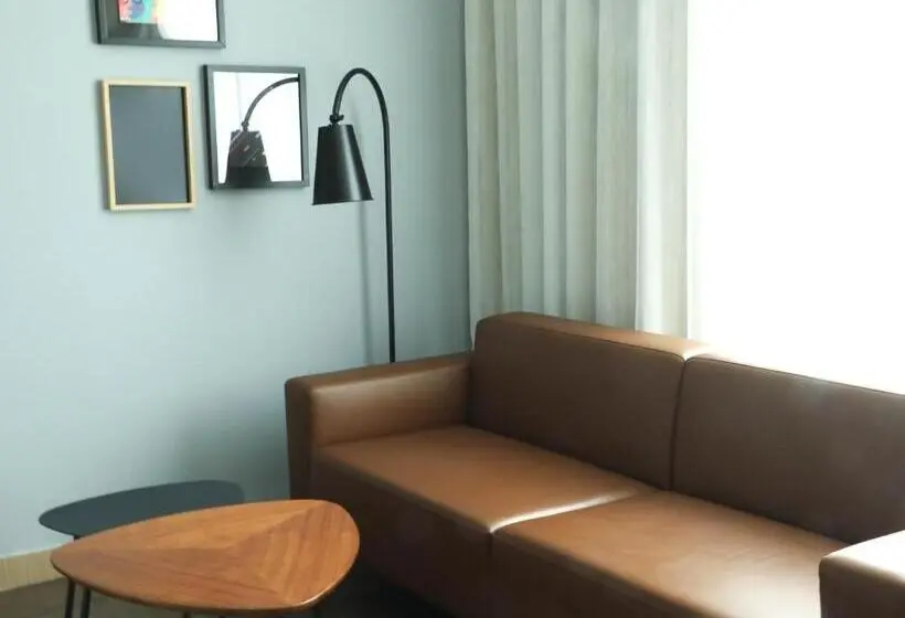 キングサイズベッドのスタンダードルーム, Moxy Shenzhen North Station