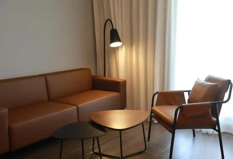 キングサイズベッドのスタンダードルーム, Moxy Shenzhen North Station