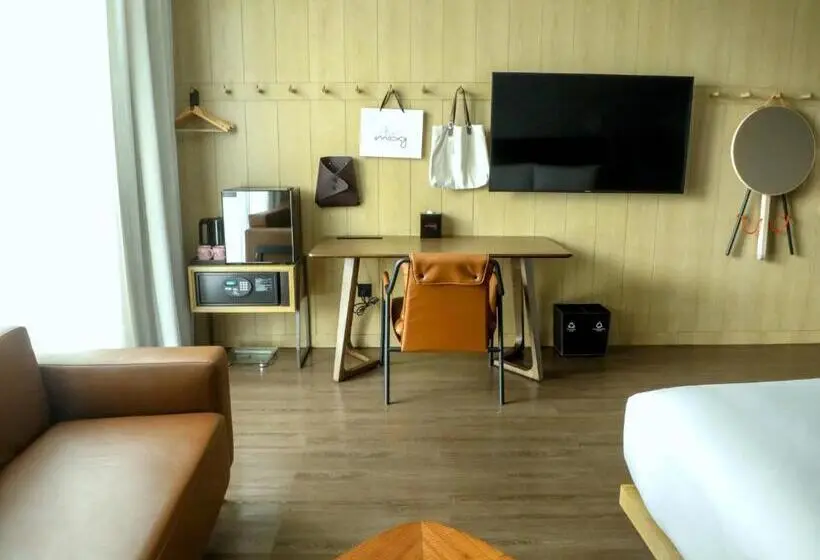 キングサイズベッドのスタンダードルーム, Moxy Shenzhen North Station