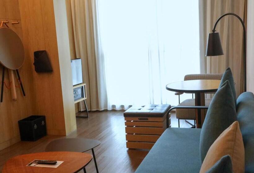 Junior Suite Cama King, Moxy Shenzhen North Station