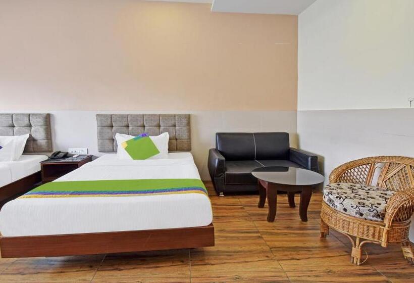 Deluxe Room, Treebo Sky Point