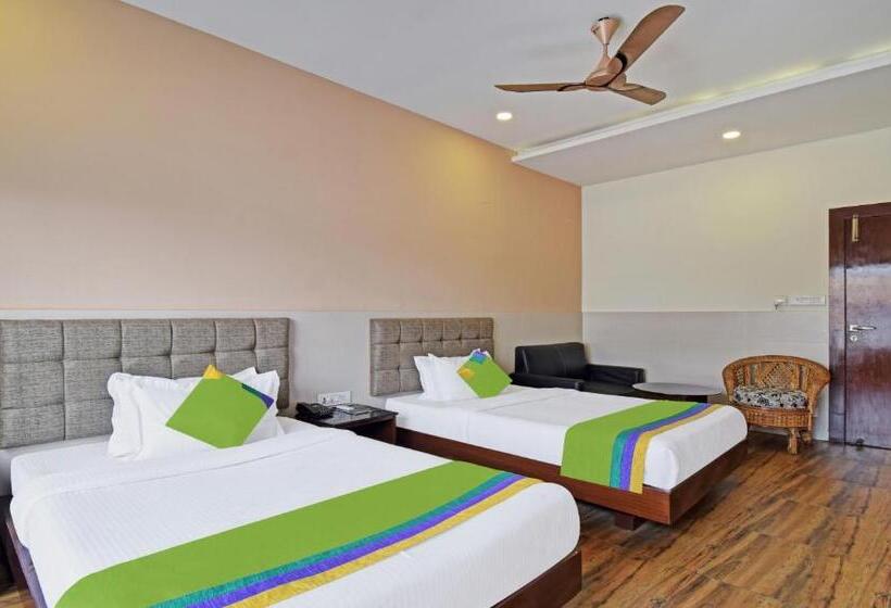 Deluxe Room, Treebo Sky Point