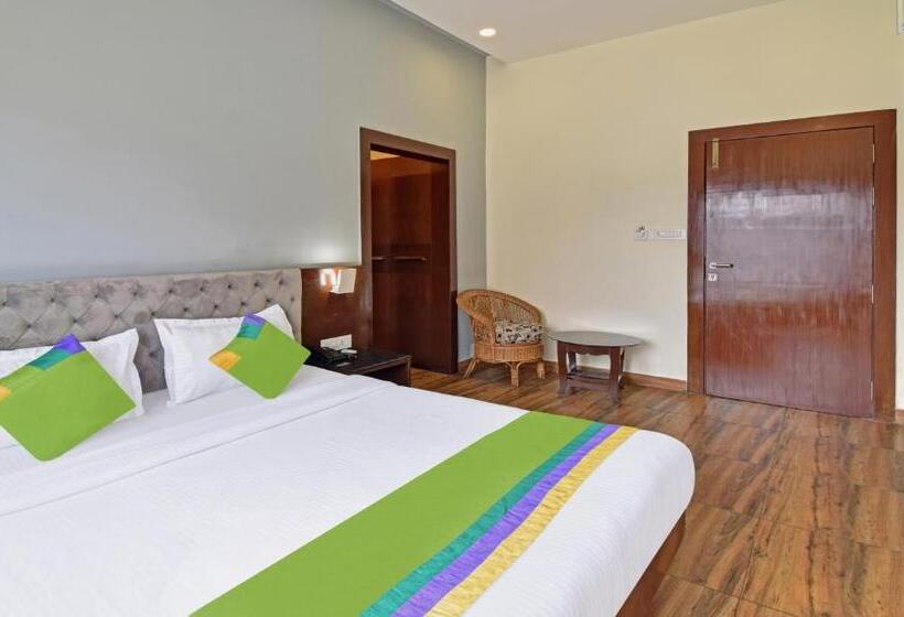 Deluxe Room, Treebo Sky Point