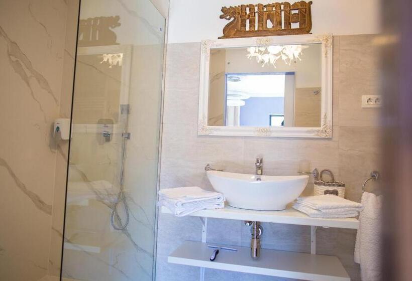 デラックスルーム, La Conac