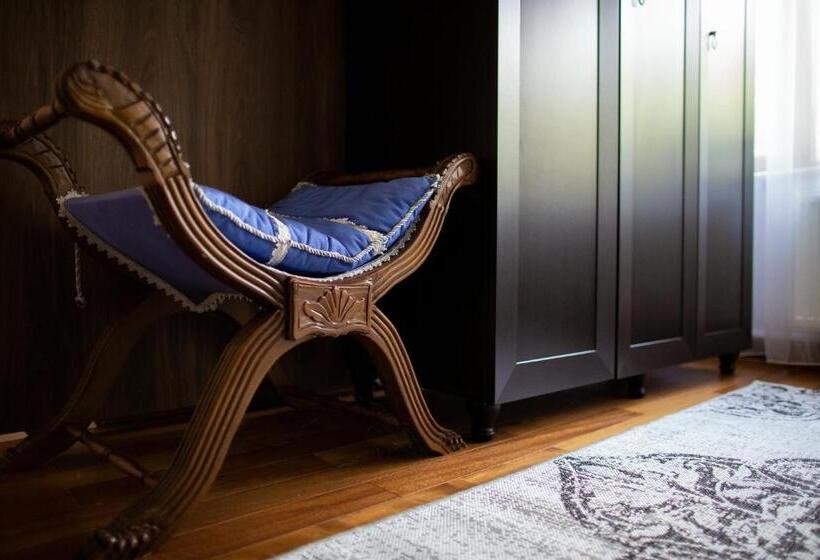 デラックスルーム, La Conac