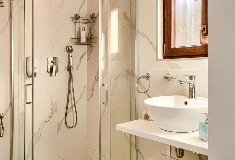 デラックスルーム, La Conac