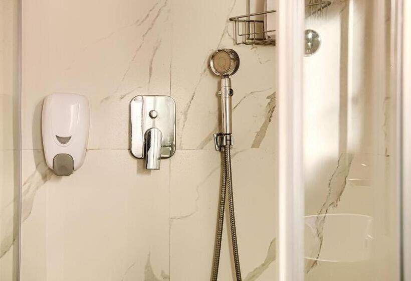 デラックスルーム, La Conac