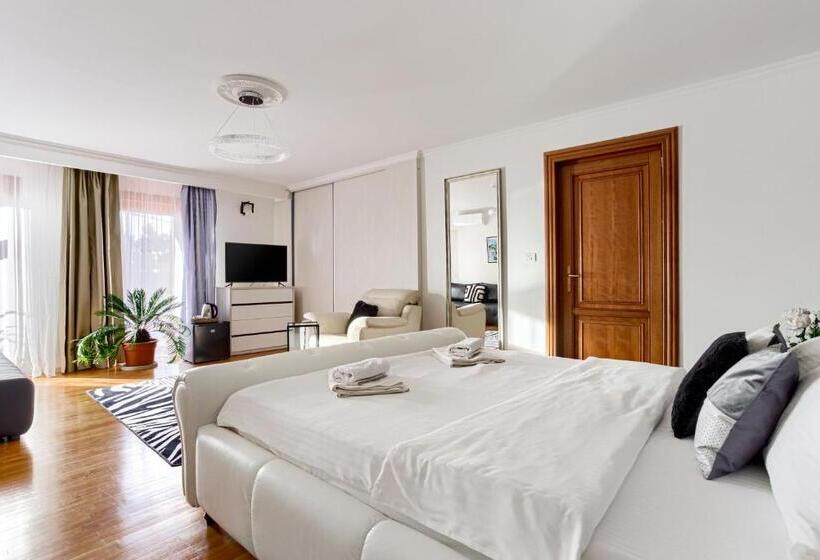 スタンダードトリプルルーム, La Conac