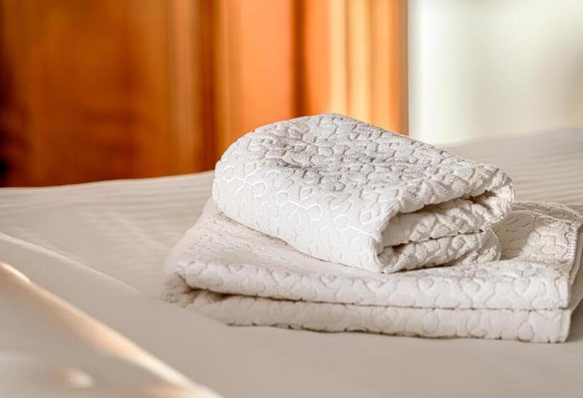 スタンダードトリプルルーム, La Conac